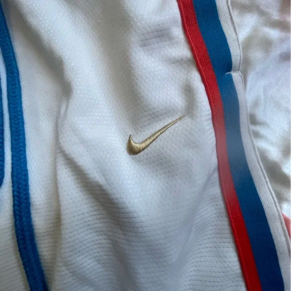 VINTAGE Nike Basketball Shorts - Picture 3 of 3